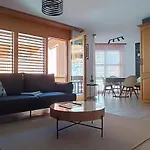 Altrove - Modern, Spacious & Апартаменти