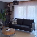 Altrove - Modern, Spacious & Апартаменти Лейкербад