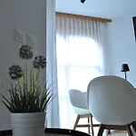 Altrove - Modern, Spacious & Апартаменти *