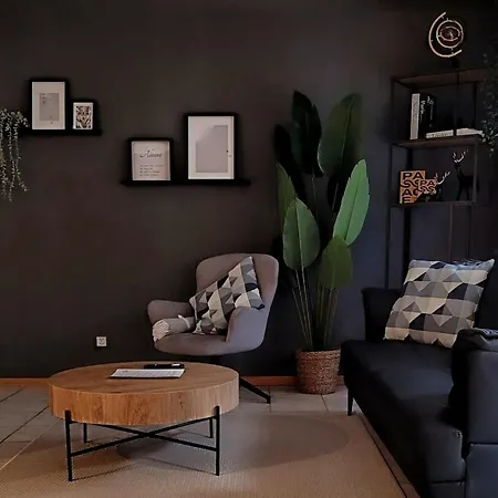 Altrove - Modern, Spacious & Apartamento