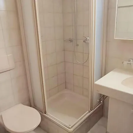 Altrove - Modern, Spacious & Apartamento Leukerbad