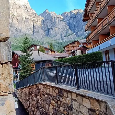 Altrove - Modern, Spacious & Apartamento Leukerbad