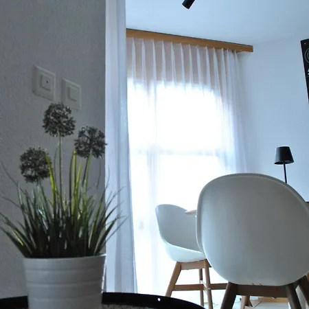 Altrove - Modern, Spacious & Apartamento *